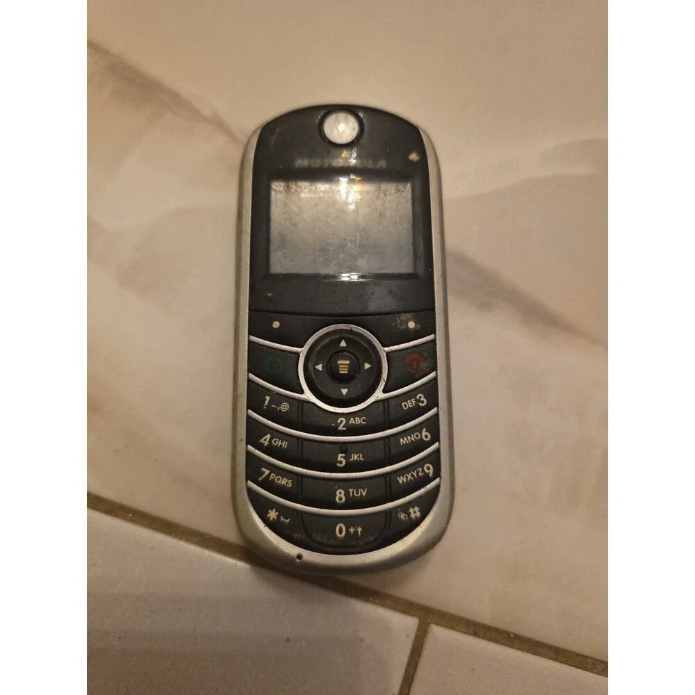 Motorola C139 Silver Black TracFone Prepaid Wireless Device